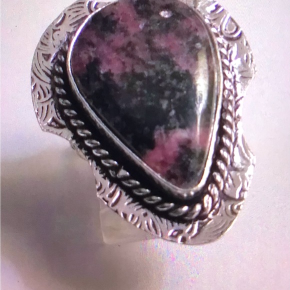 Stunning 925 Sterling Silver Rhodolite Ring